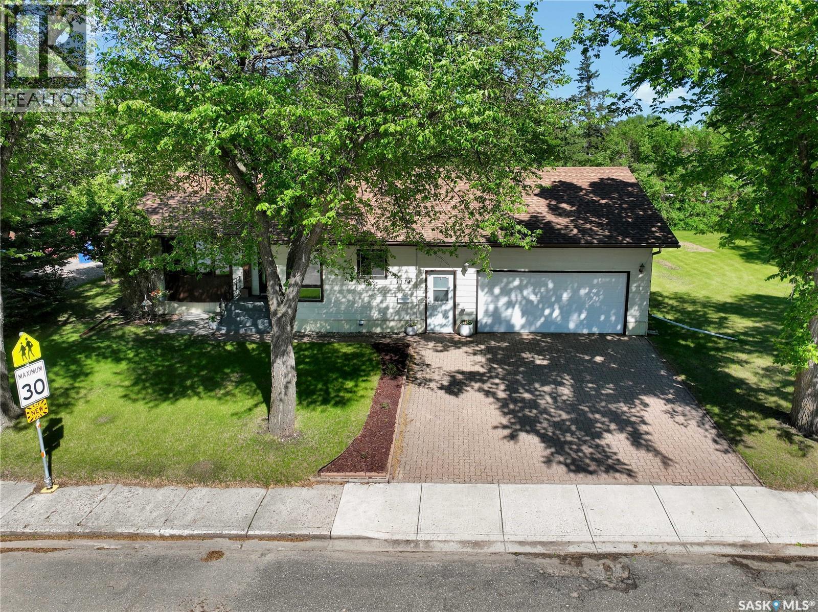 1114 Arcola Street, Esterhazy, SK