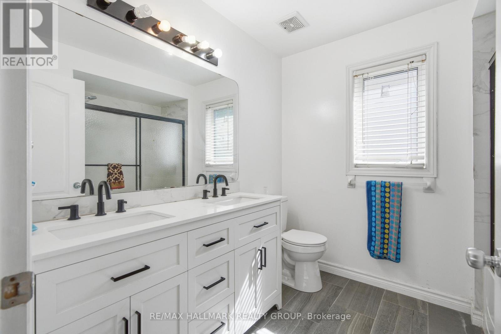Family bathroom on 2nd floor - 800 Long Point Circle, Ottawa, ON