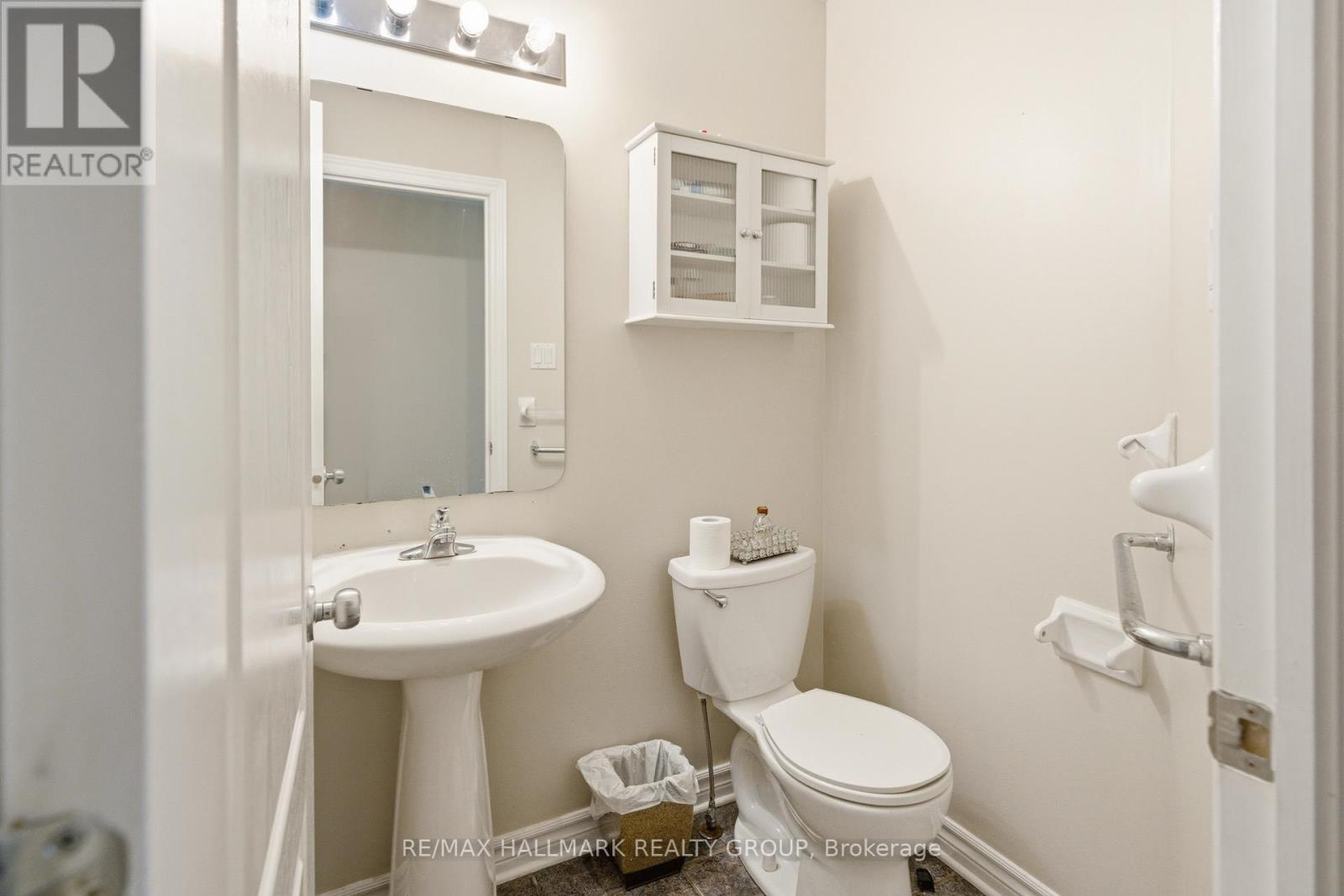 Main floor pwoder room - 800 Long Point Circle, Ottawa, ON