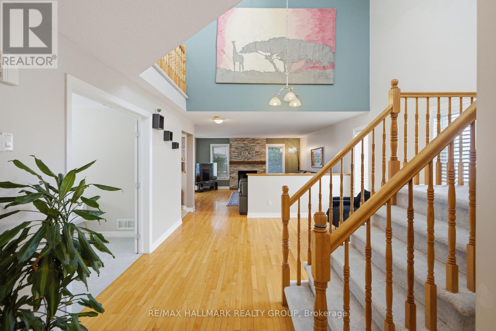 Gleaming hardwood floors! - 800 Long Point Circle, Ottawa, ON