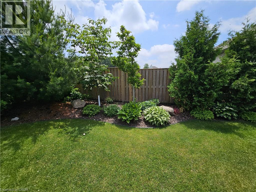 Meticulously landscaped exterior - 98 Allandale Crescent, Simcoe, ON - Outdoor