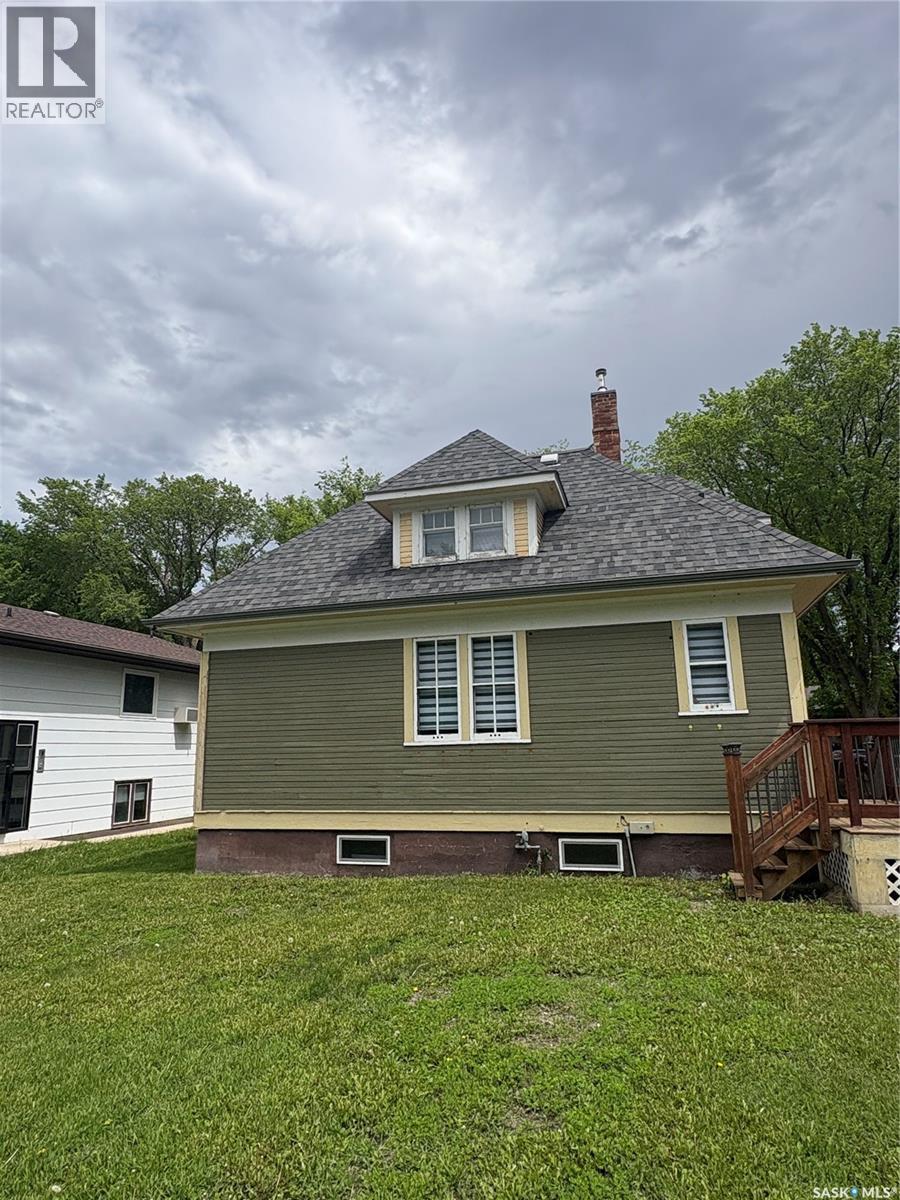 138 First Avenue N, Yorkton, SK