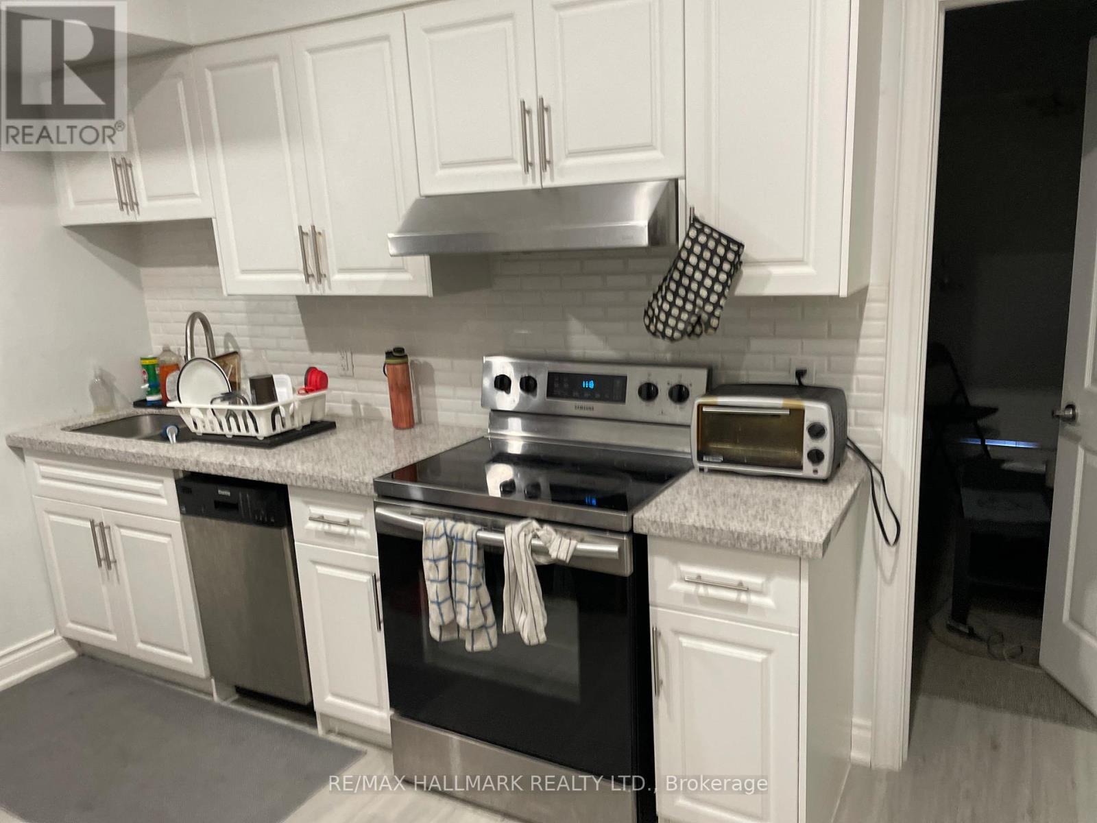 414 Dundas Street E, Toronto, ON