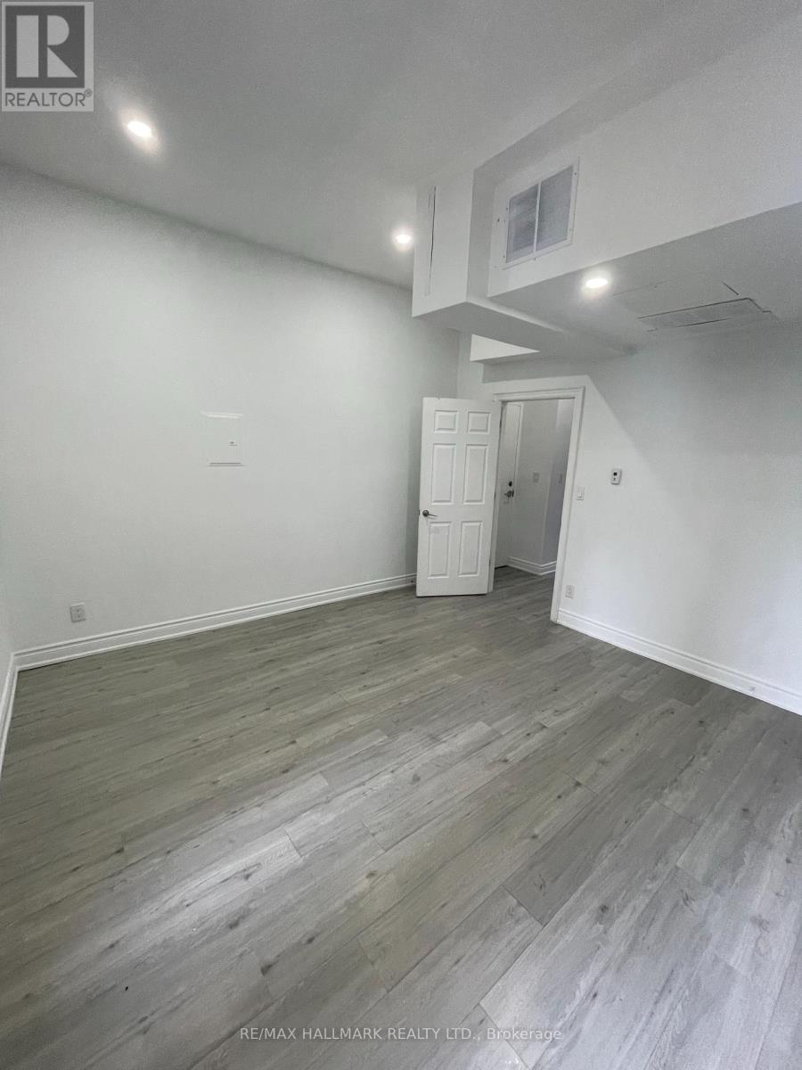 414 Dundas Street E, Toronto, ON
