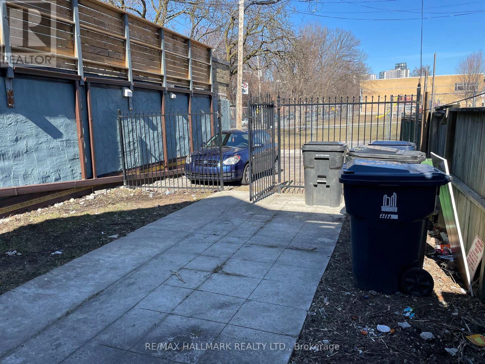 414 Dundas Street E, Toronto, ON