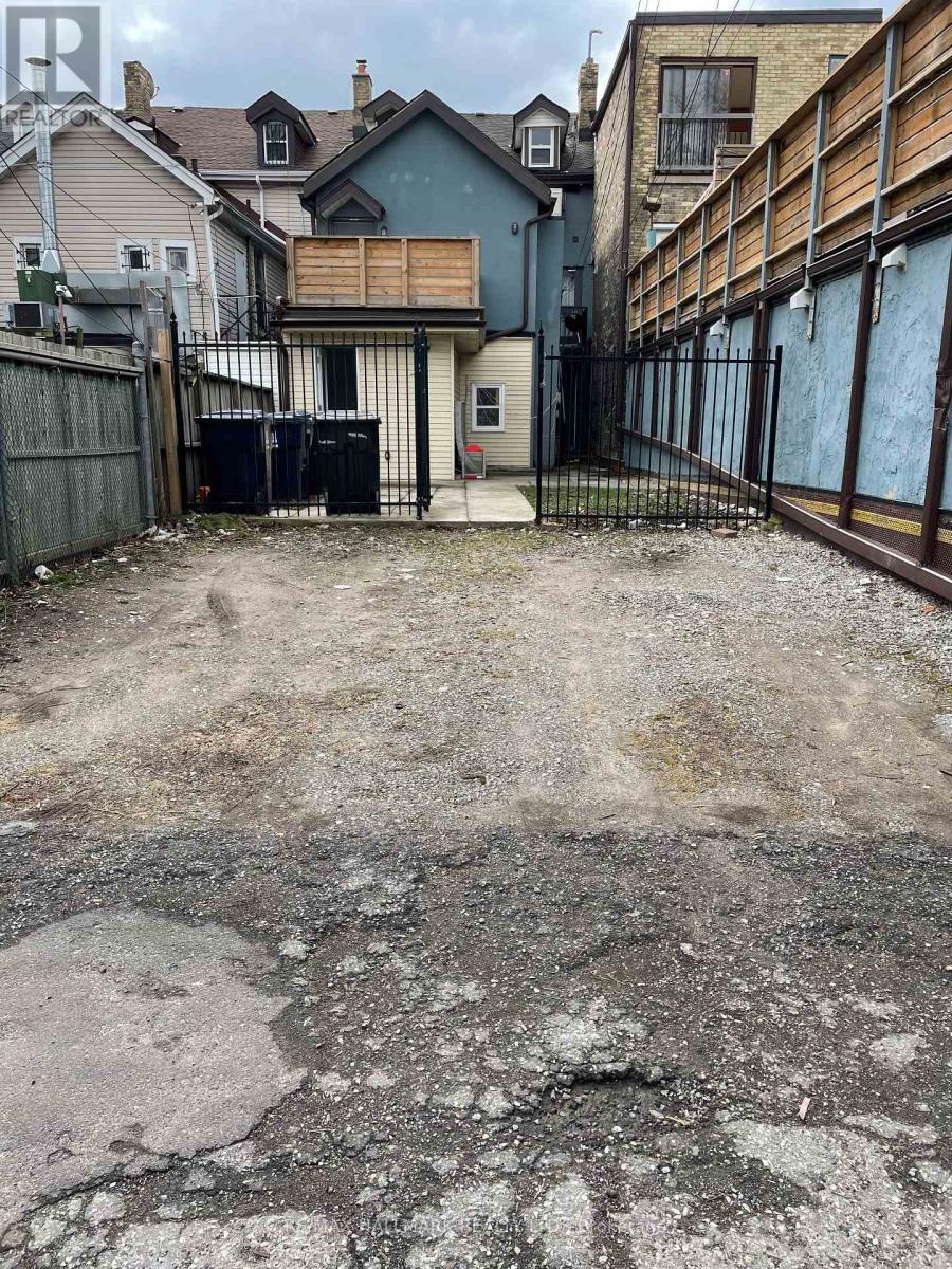 414 Dundas Street E, Toronto, ON