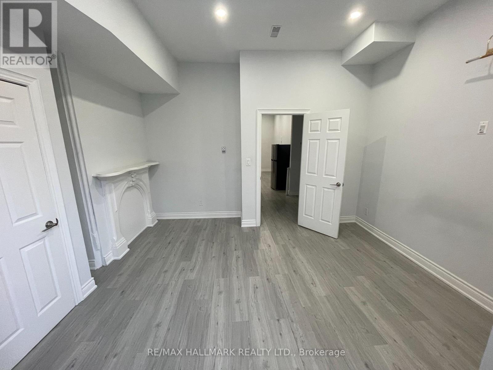 414 Dundas Street E, Toronto, ON
