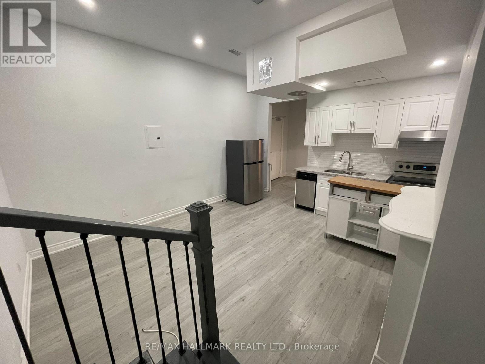 414 Dundas Street E, Toronto, ON