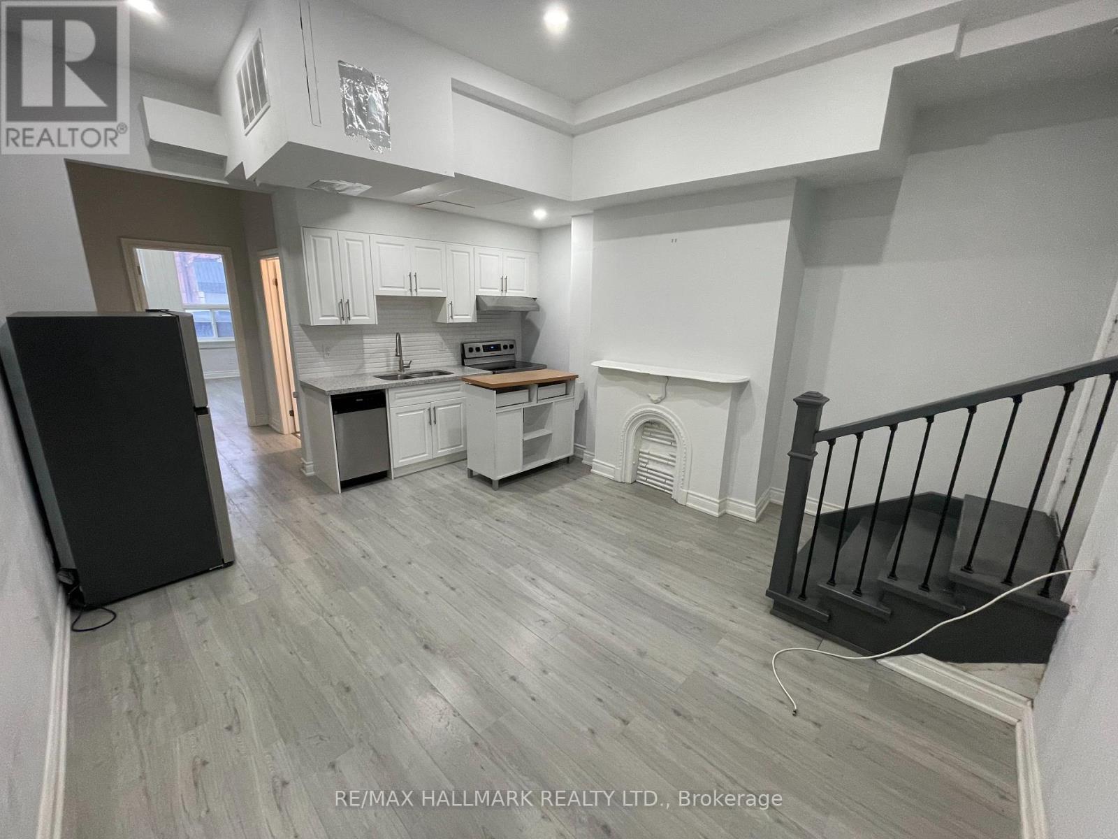 414 Dundas Street E, Toronto, ON