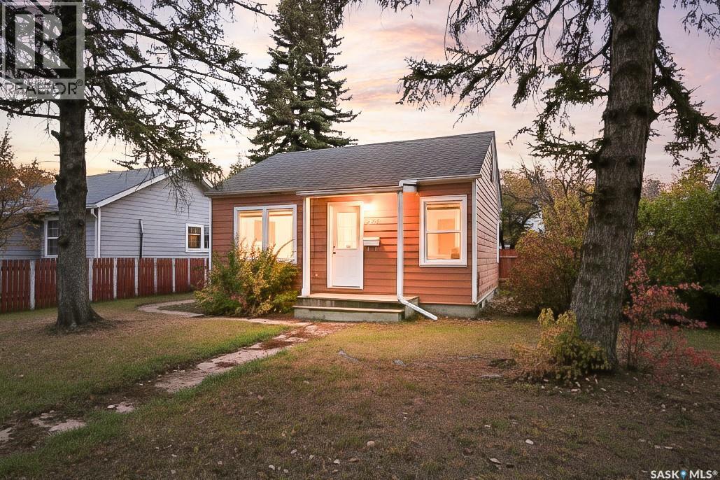 826 Athabasca Street E, Moose Jaw, SK