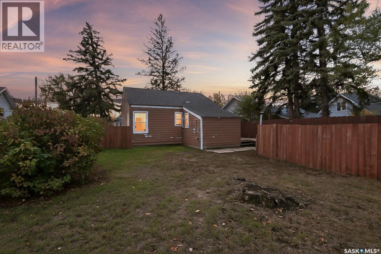 826 Athabasca Street E, Moose Jaw, SK