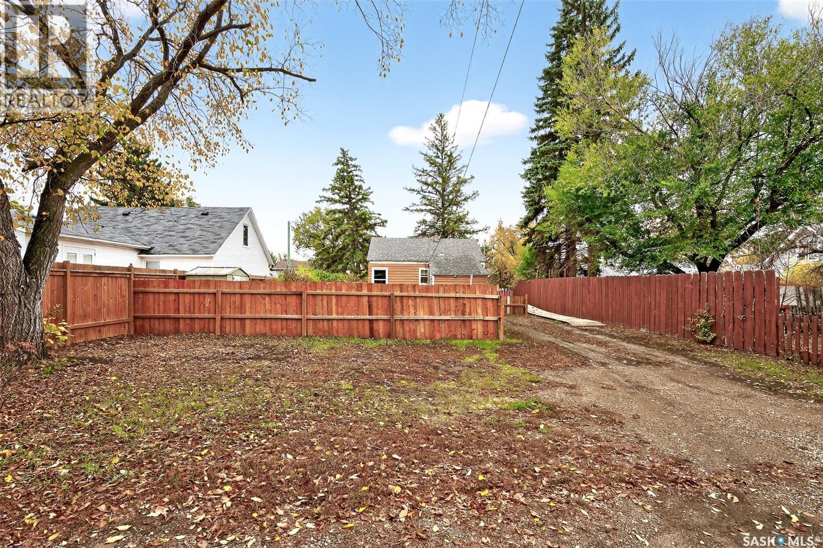 826 Athabasca Street E, Moose Jaw, SK