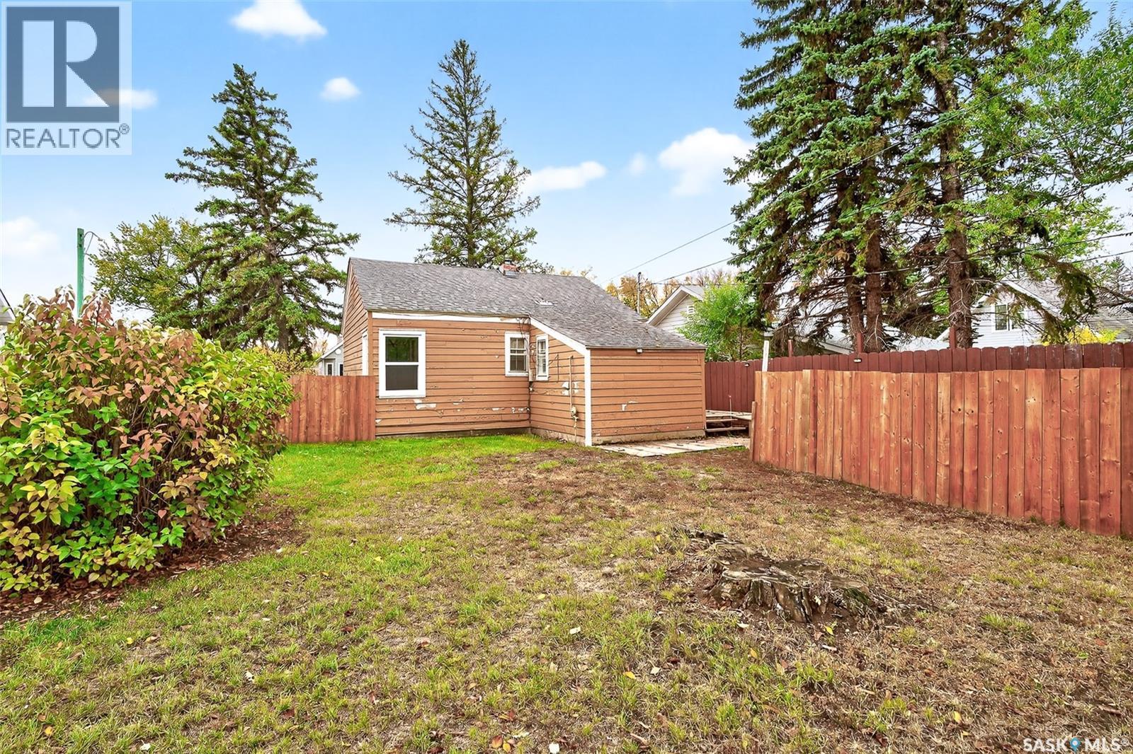 826 Athabasca Street E, Moose Jaw, SK