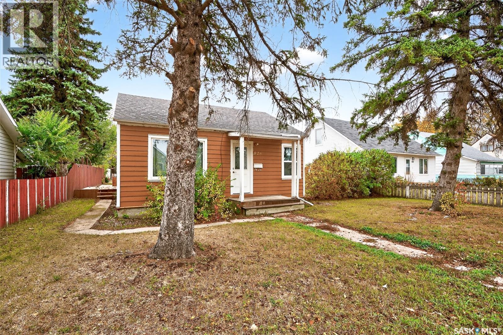 826 Athabasca Street E, Moose Jaw, SK
