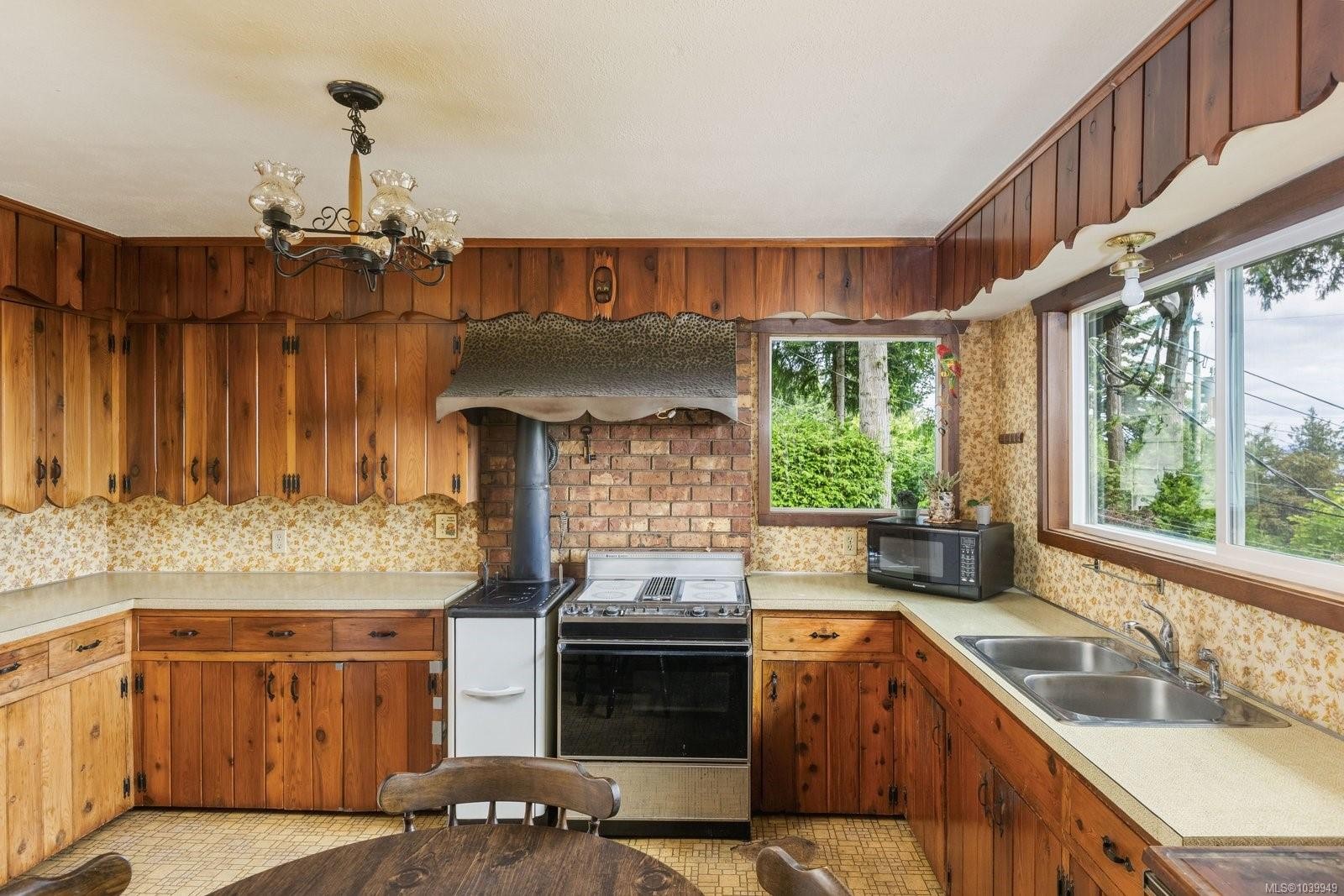 4950 Lochside Dr, Saanich, BC