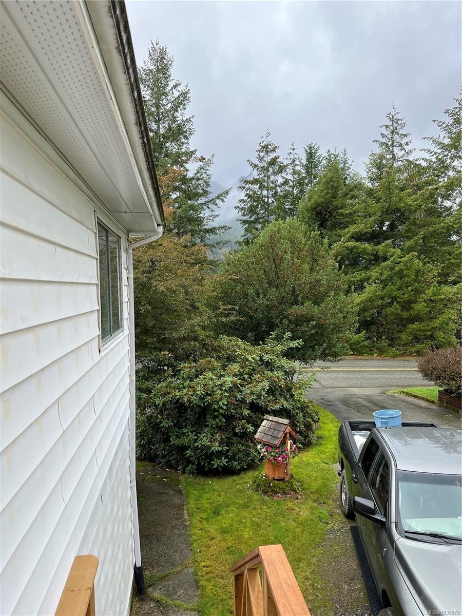 406 Matchlee Dr, Gold River, BC