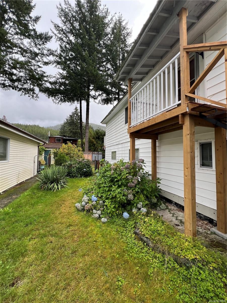 406 Matchlee Dr, Gold River, BC