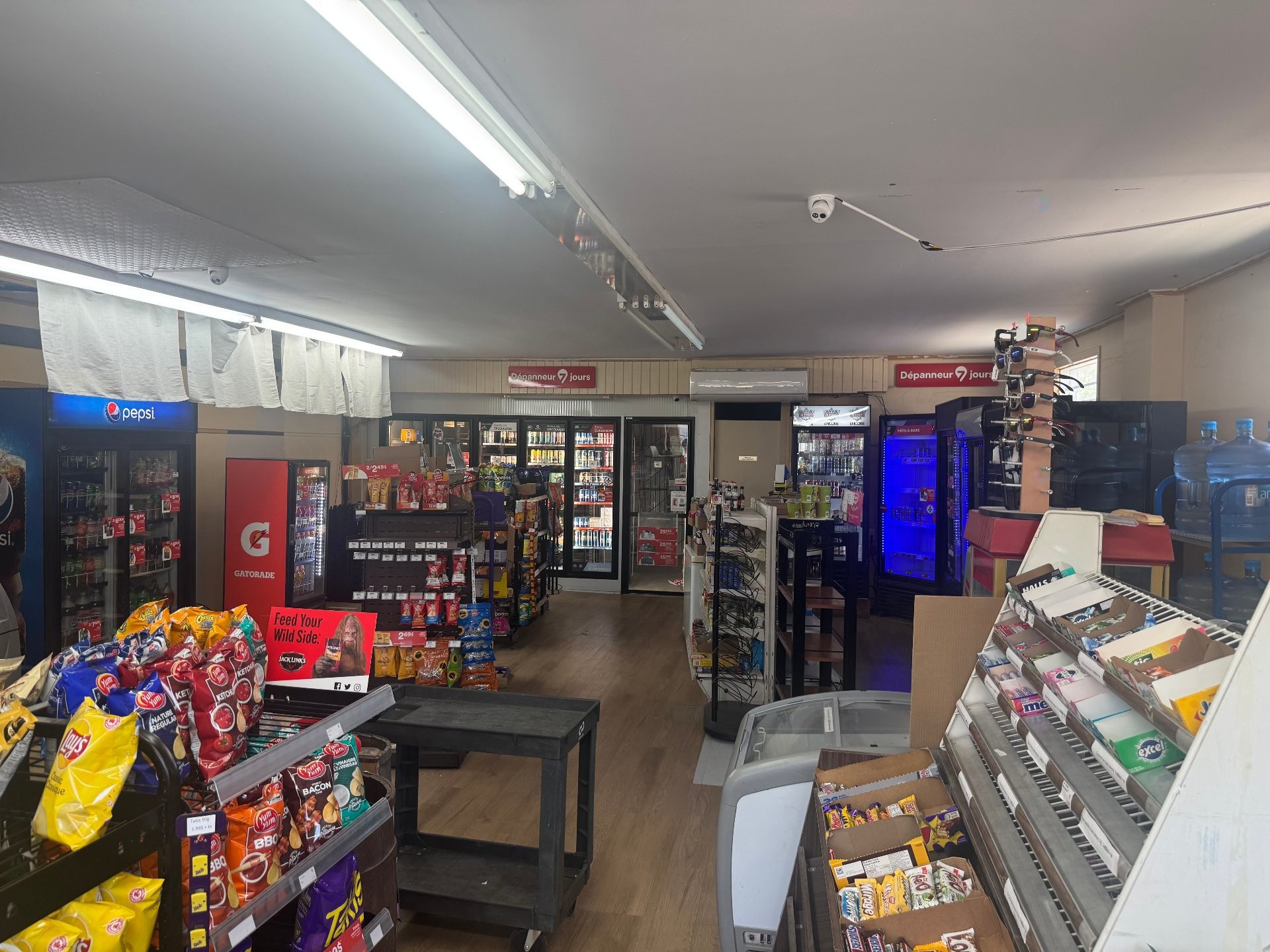 Commerce - 100-435 Rue King E., Sherbrooke (Les Nations), QC