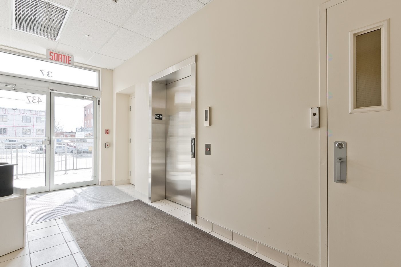 Office - 260-437 Rue King E., Sherbrooke (Les Nations), QC
