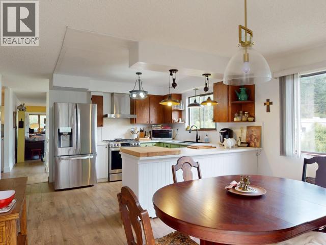 7889 Highway 101, Powell River, BC
