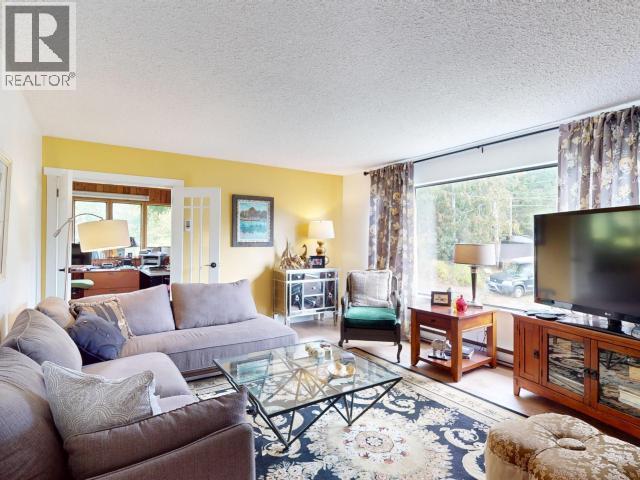 7889 Highway 101, Powell River, BC