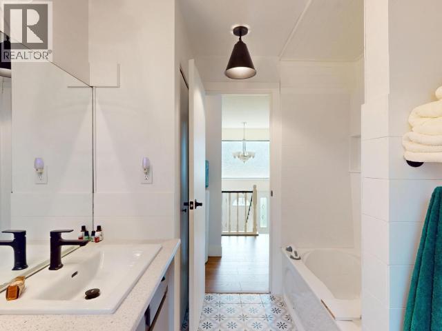 7889 Highway 101, Powell River, BC
