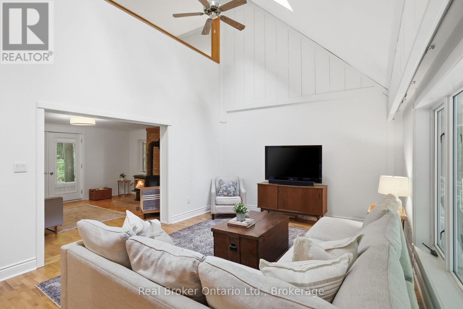 Living room - 805500 25 Side Road, Grey Highlands, ON