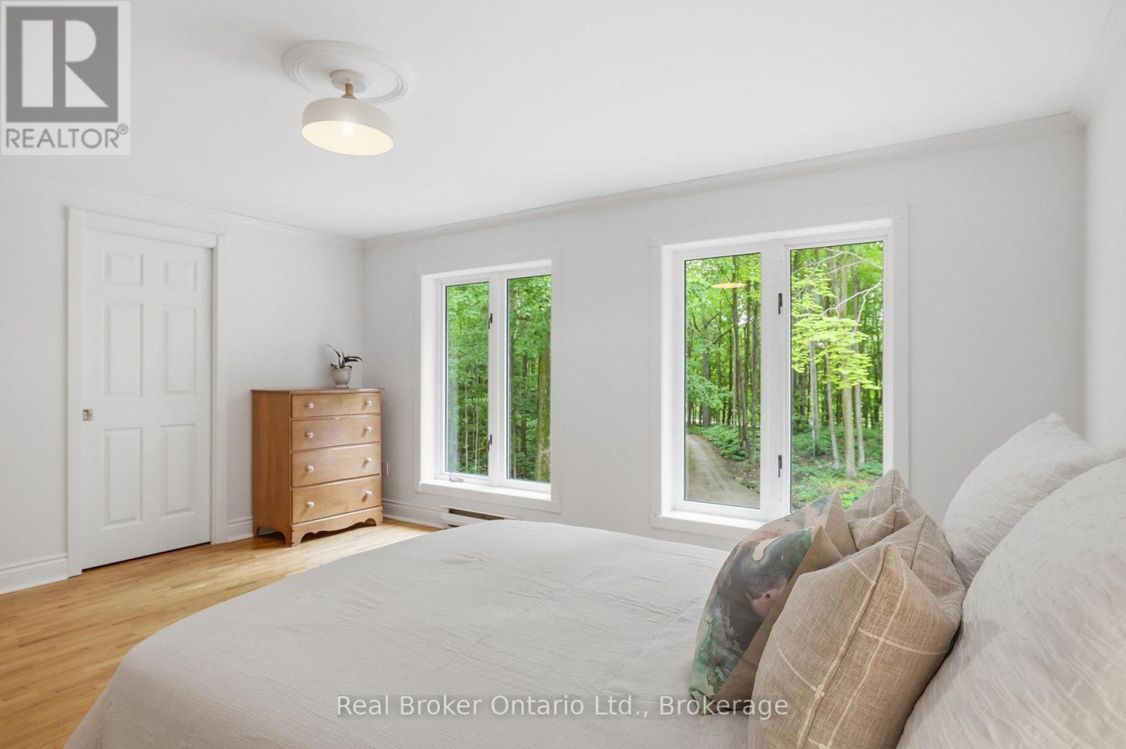 2nd bedroom w/ walk-in closet - 805500 25 Side Road, Grey Highlands, ON