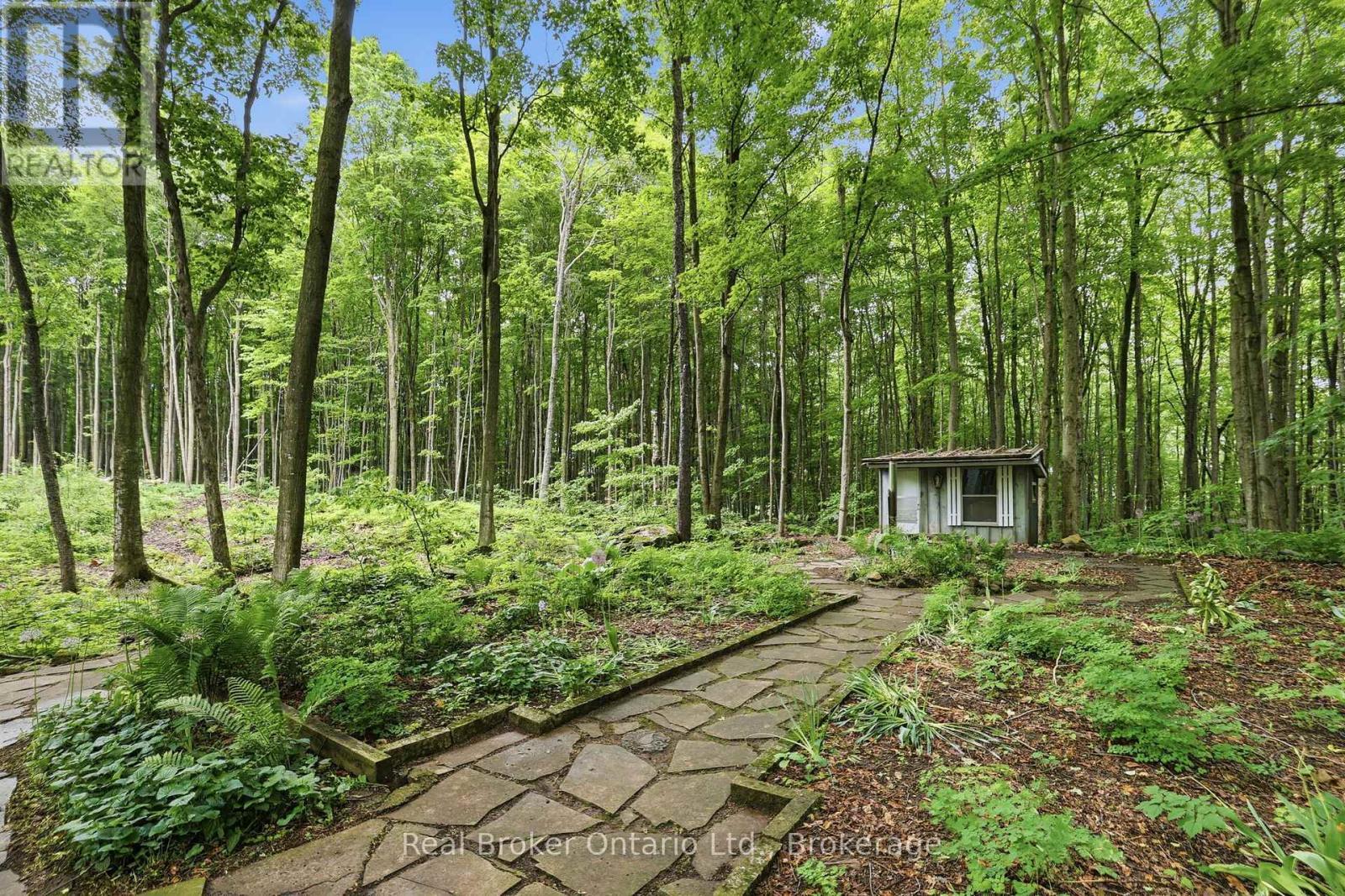 Backyard w/ flagstone paths - 805500 25 Side Road, Grey Highlands, ON
