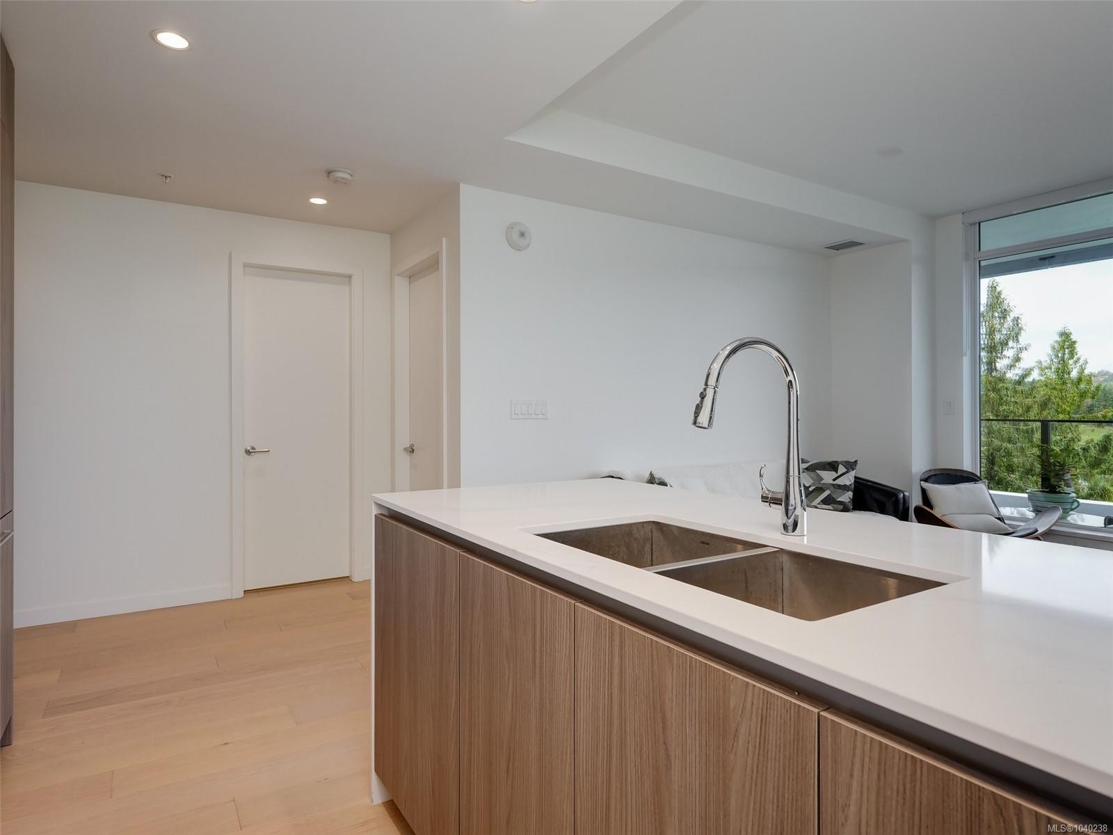 #914-2000 Hannington Rd, Langford, BC