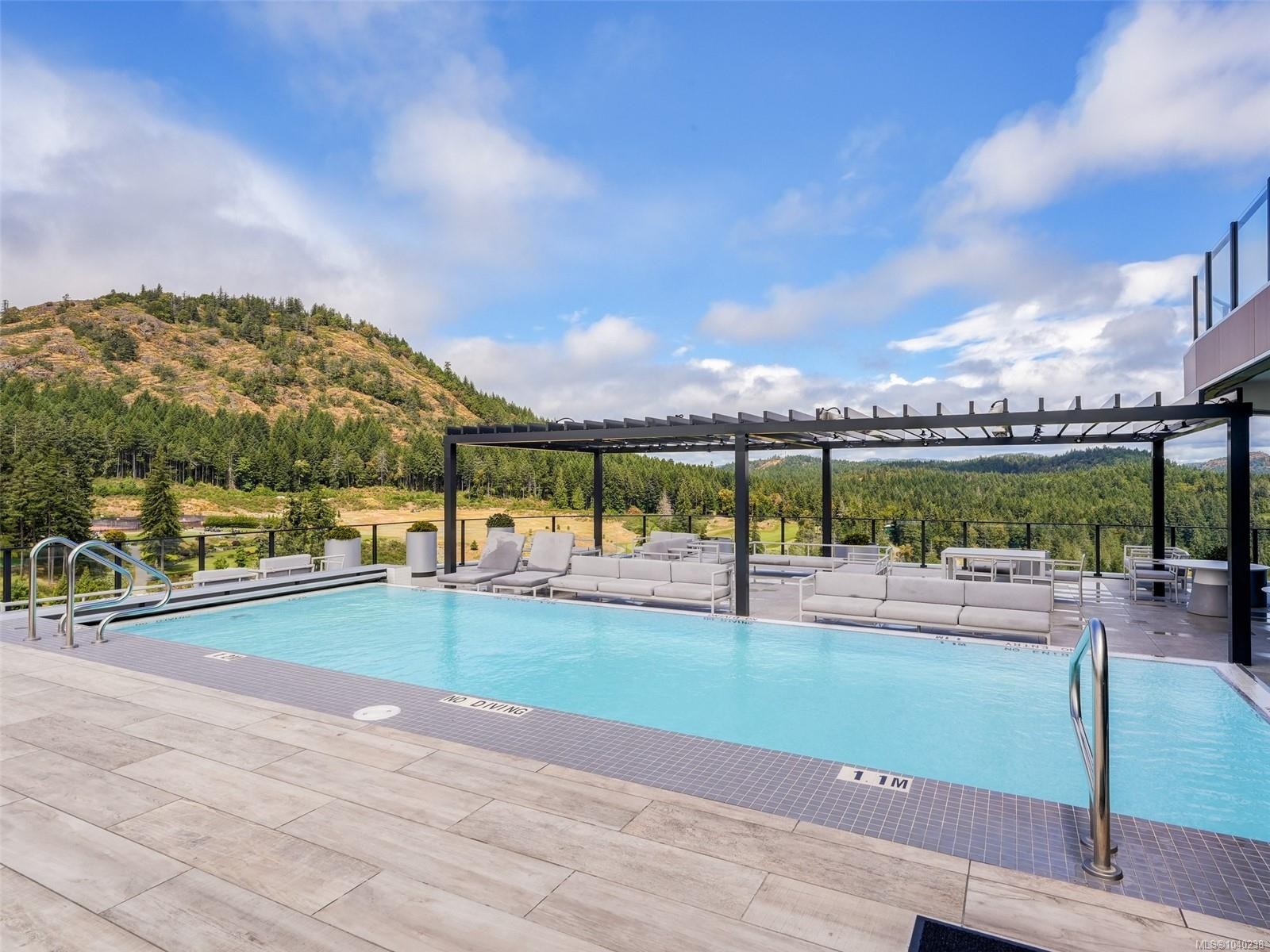 #914-2000 Hannington Rd, Langford, BC