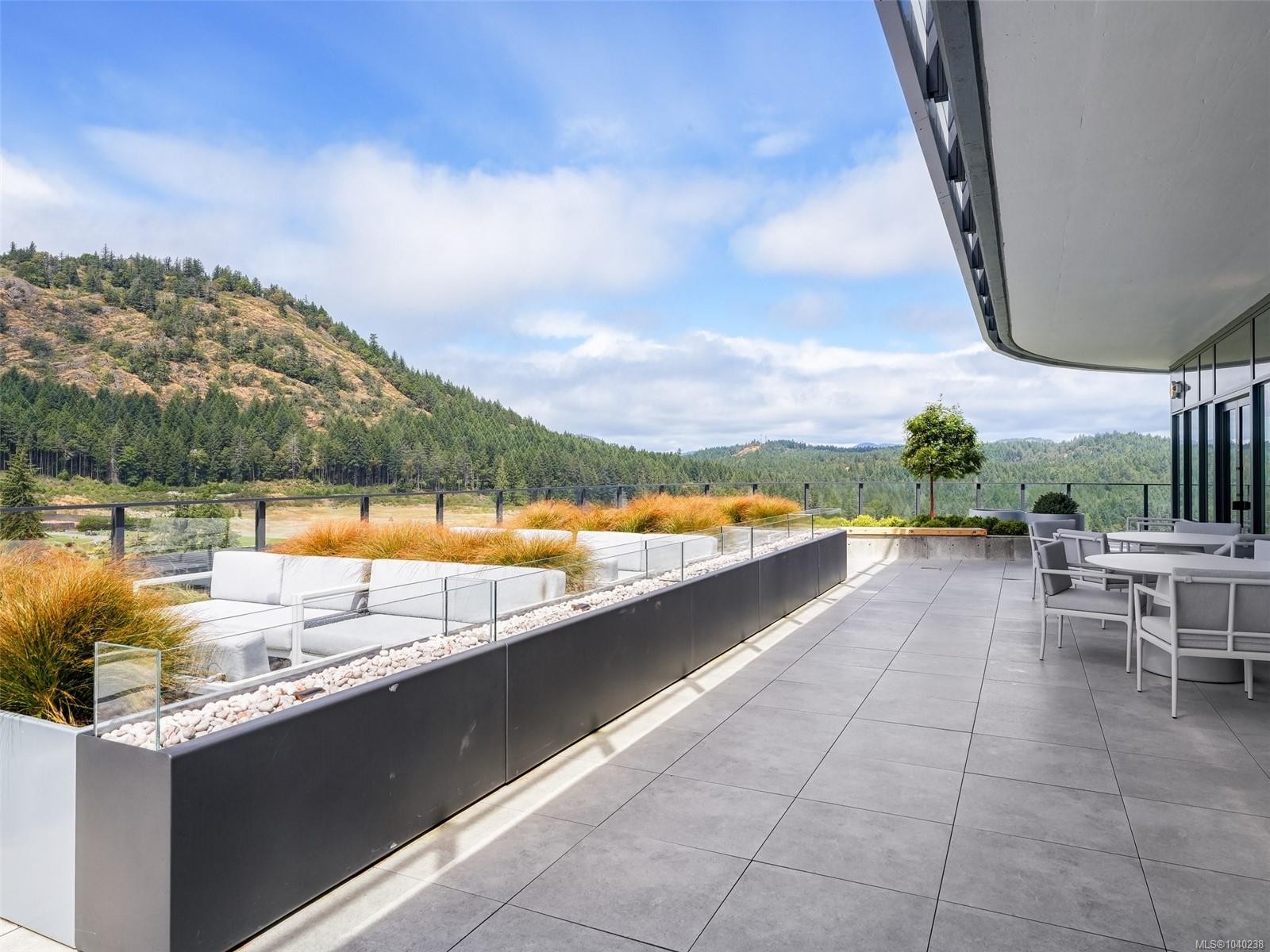 #914-2000 Hannington Rd, Langford, BC