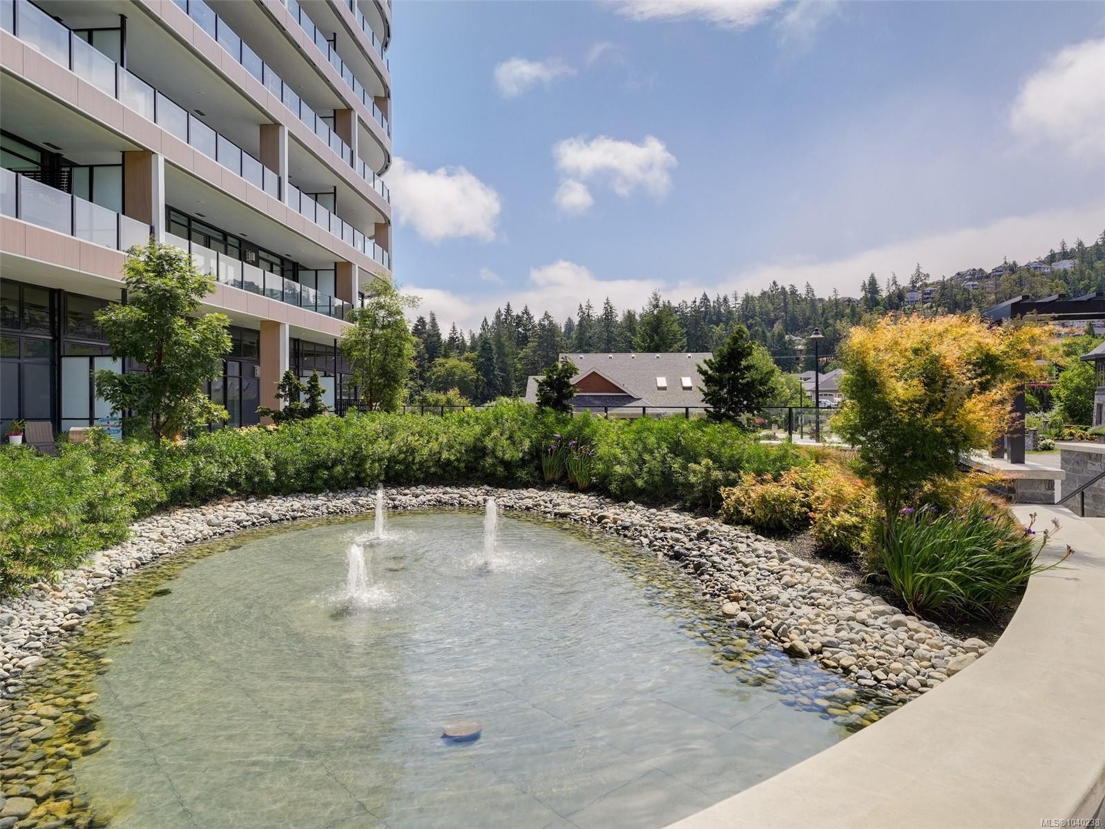 #914-2000 Hannington Rd, Langford, BC