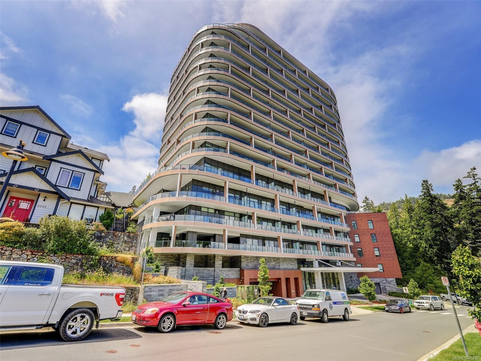 #914-2000 Hannington Rd, Langford, BC