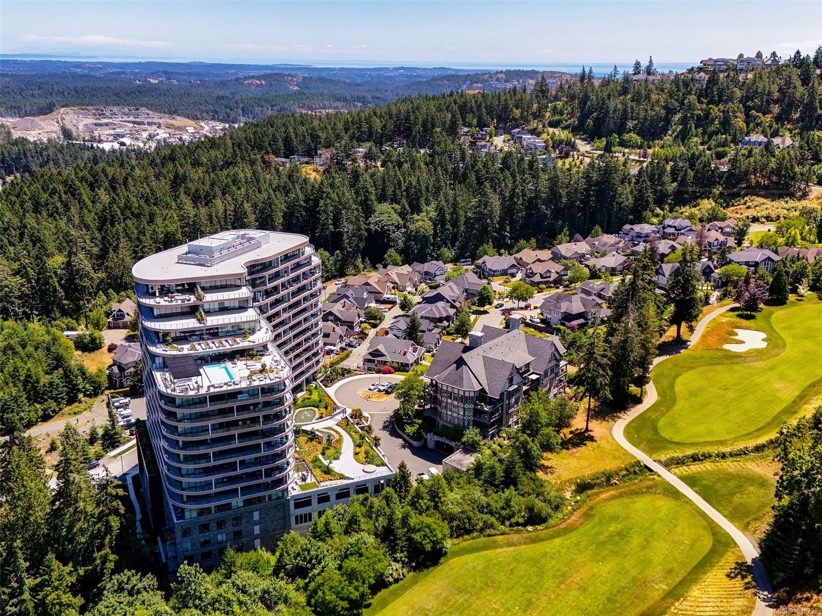 #914-2000 Hannington Rd, Langford, BC