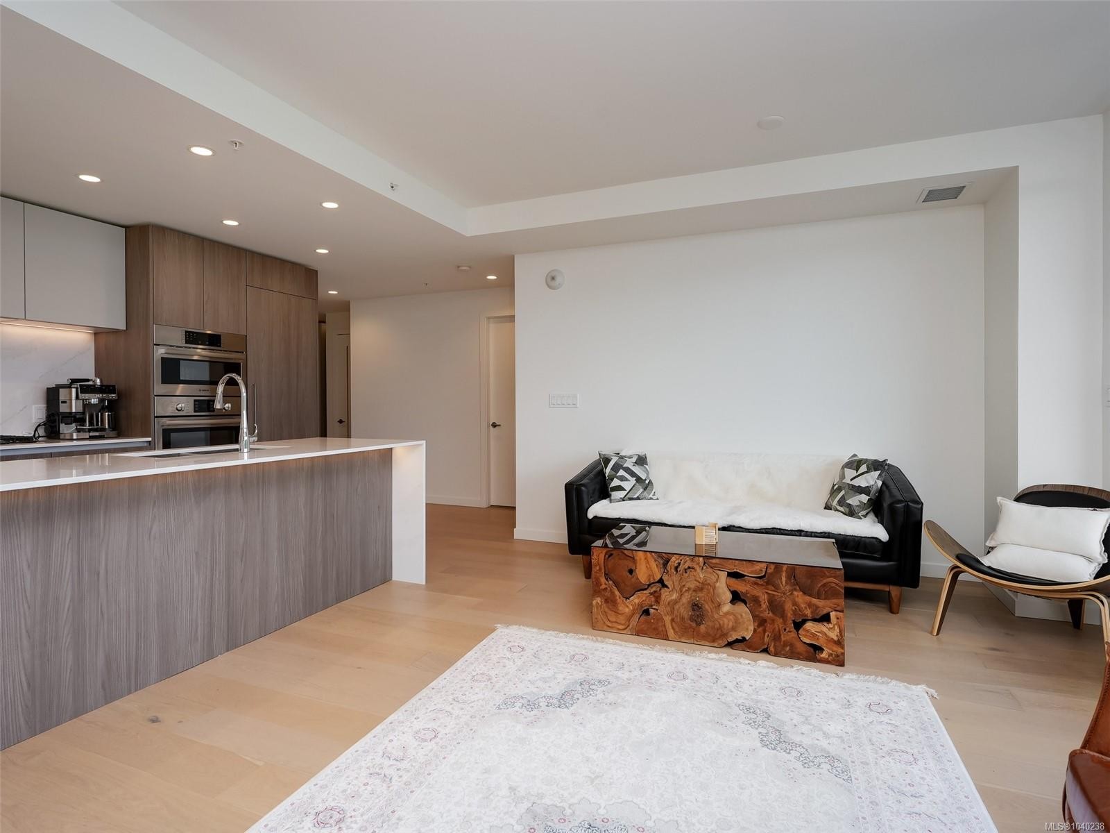 #914-2000 Hannington Rd, Langford, BC