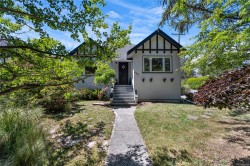 990 Hampshire Rd Oak Bay, BC V8S 4S7