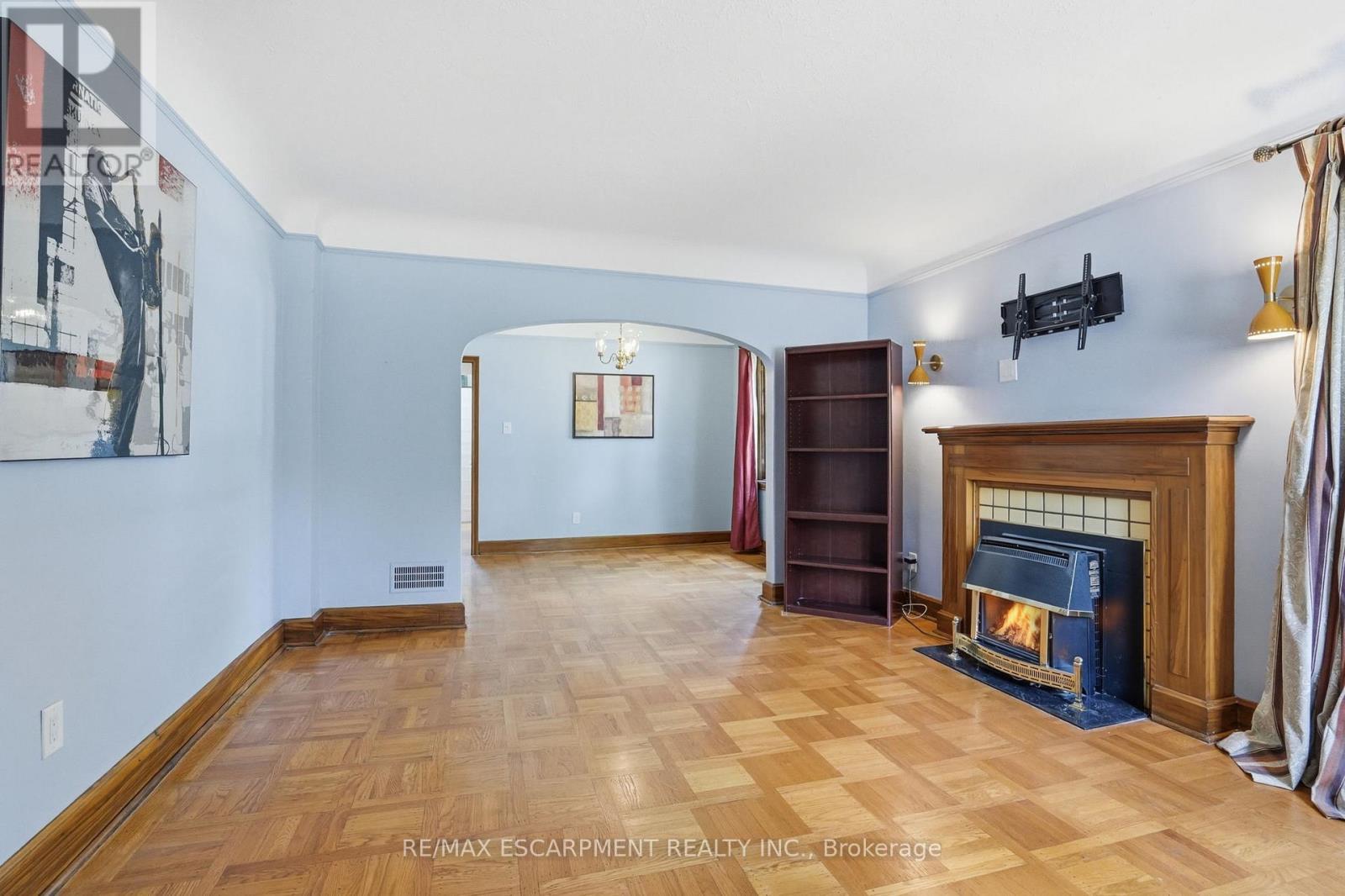 1642 King Street E, Hamilton, ON