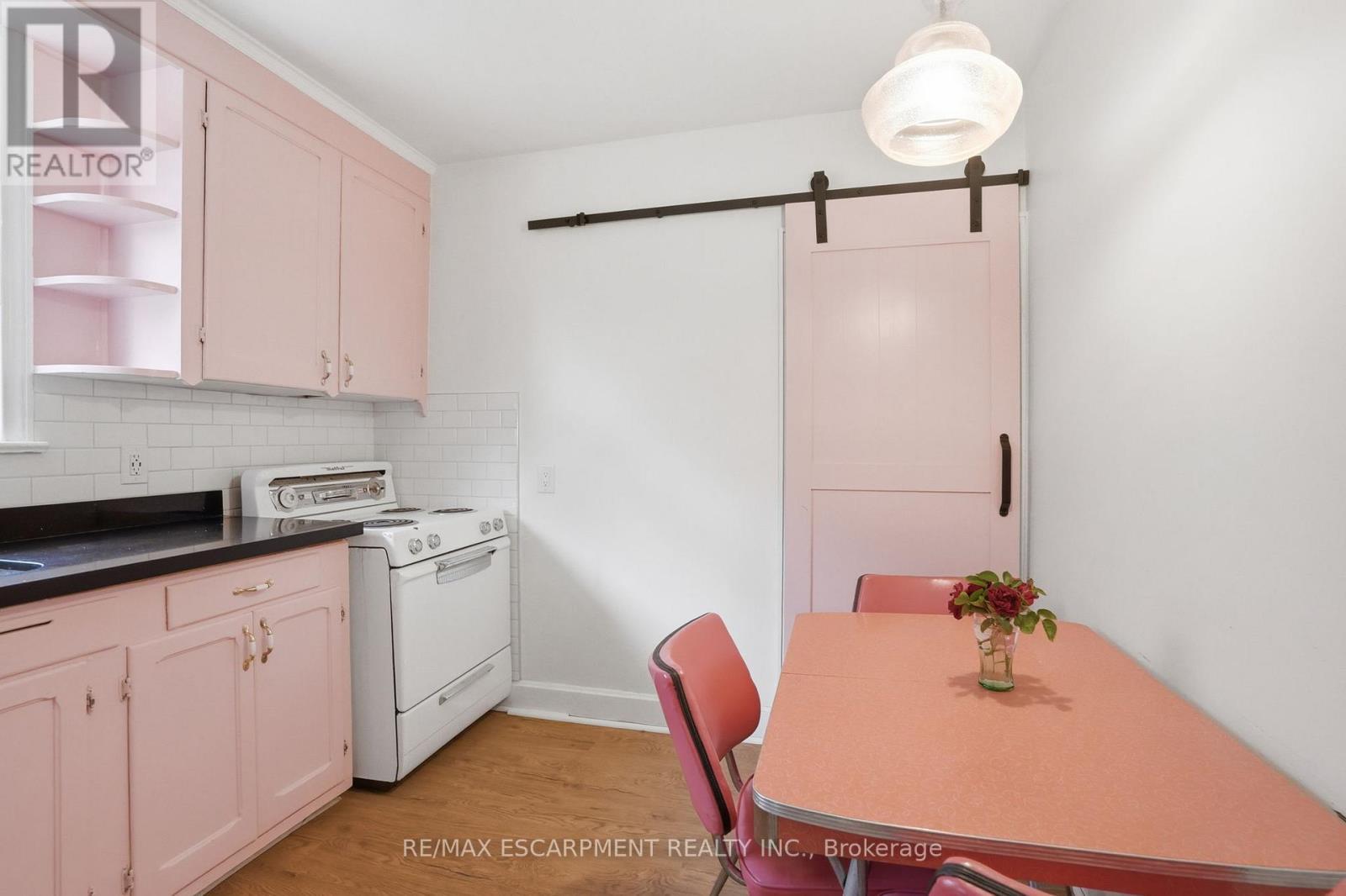 1642 King Street E, Hamilton, ON