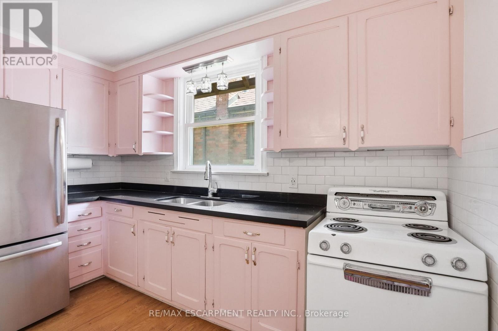 1642 King Street E, Hamilton, ON
