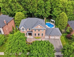 48 Hodgkinson Crescent Aurora, ON L4G 6K7
