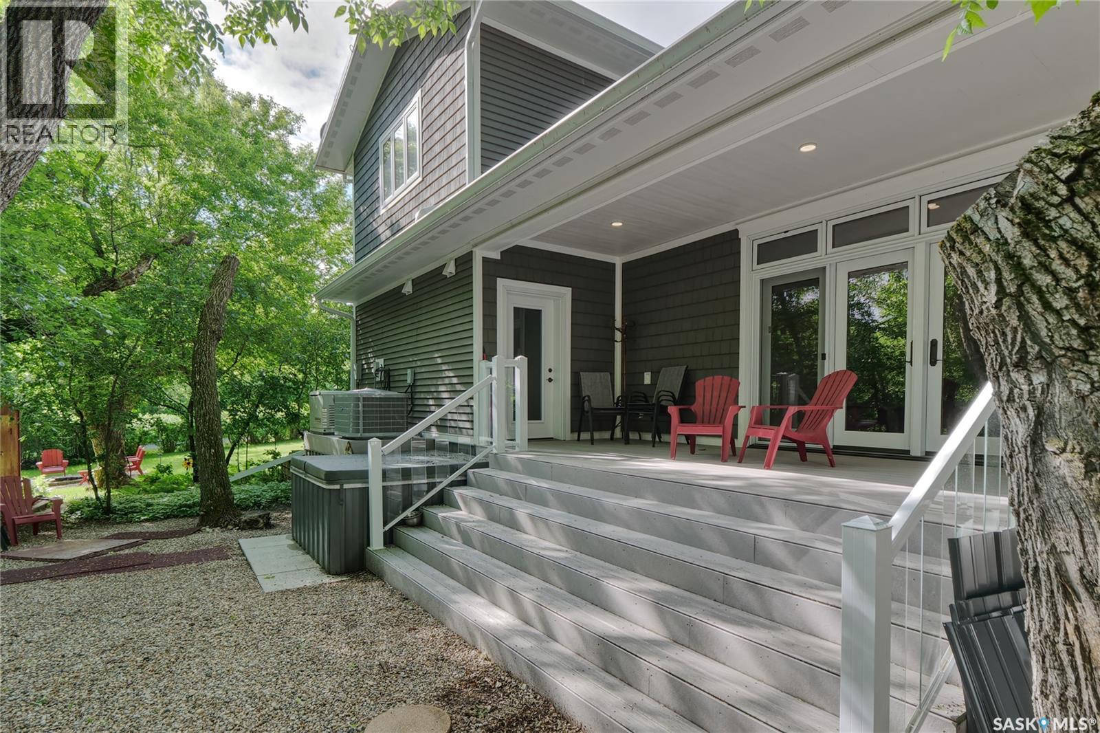 662 Valley Drive, South Lake, SK