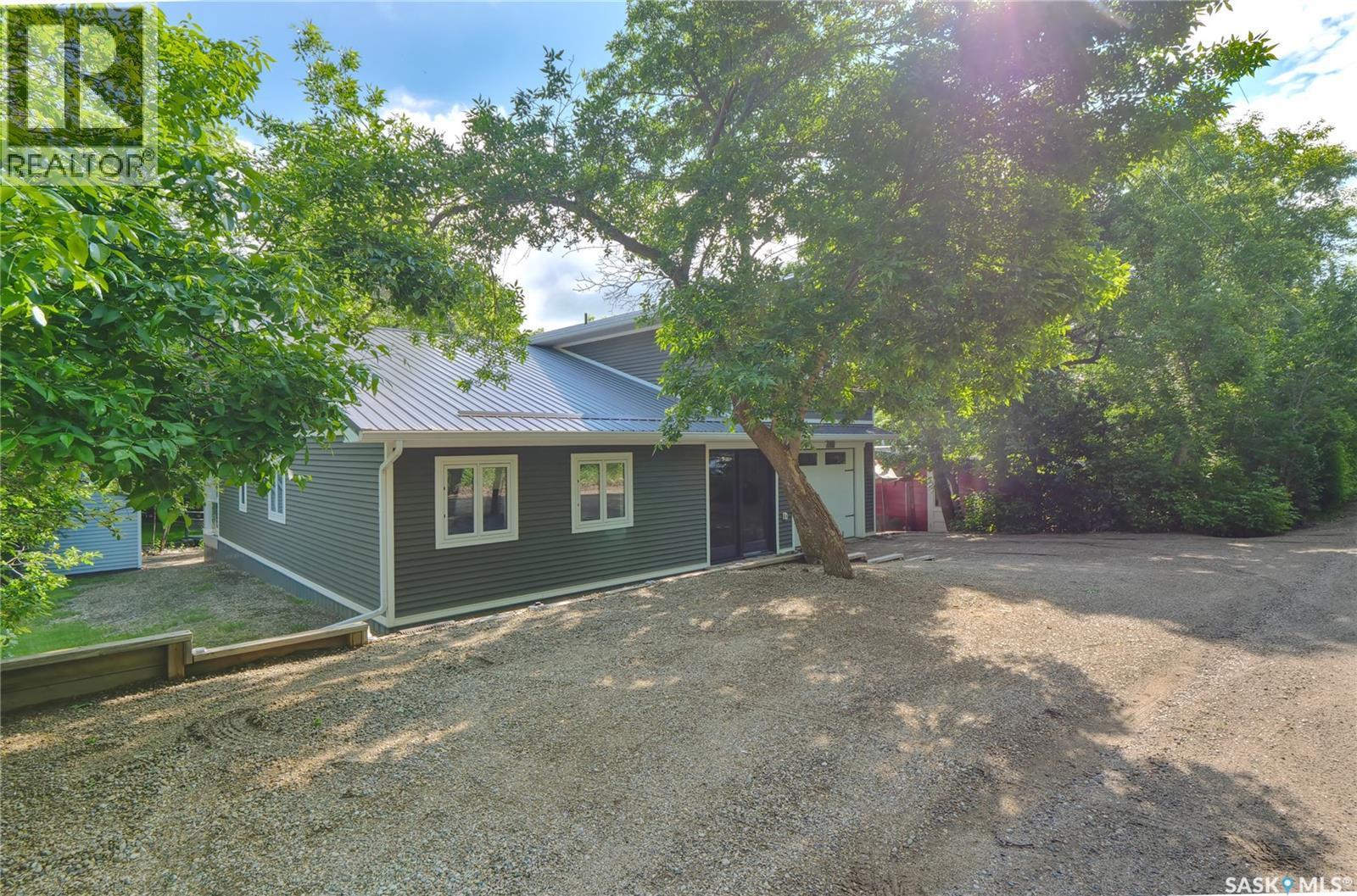 662 Valley Drive, South Lake, SK
