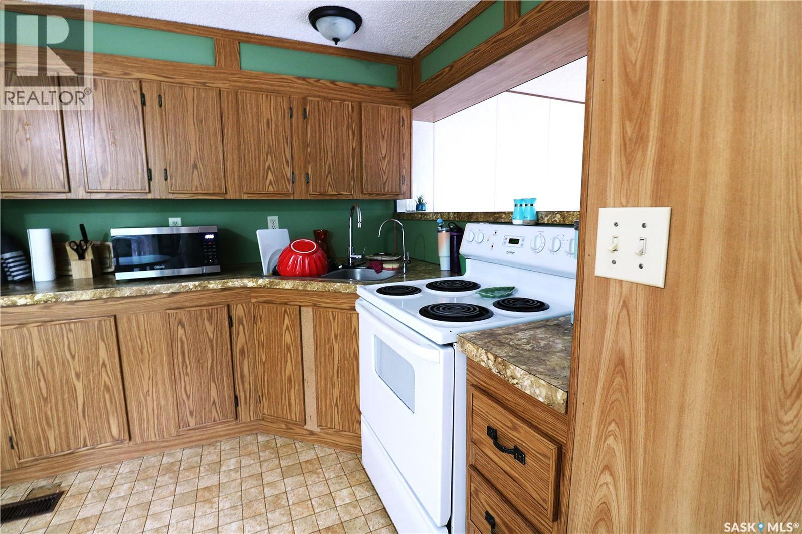 319 4Th Avenue, Kelliher, SK