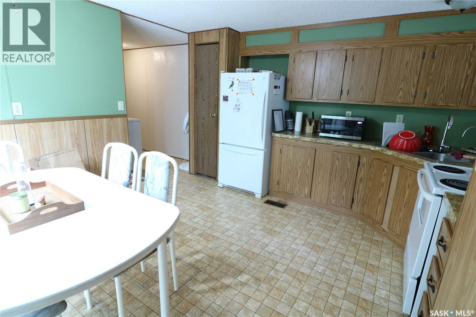319 4Th Avenue, Kelliher, SK