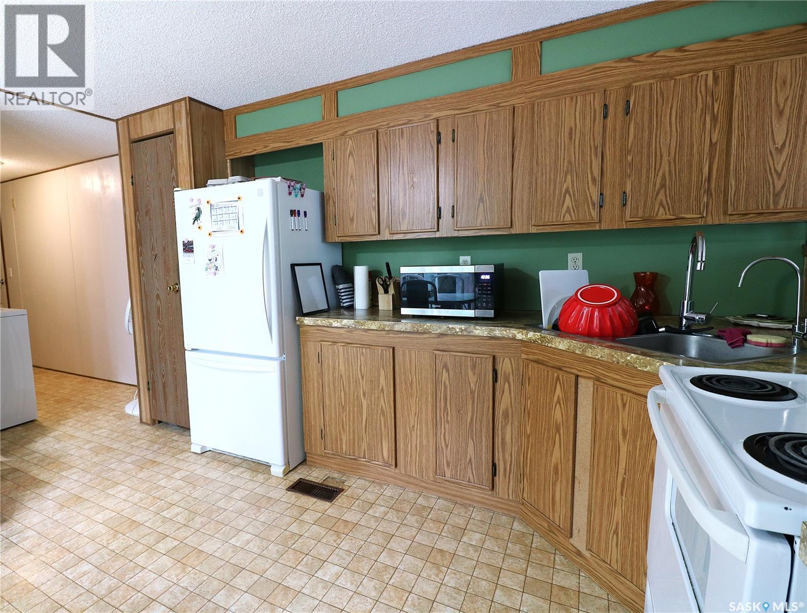 319 4Th Avenue, Kelliher, SK