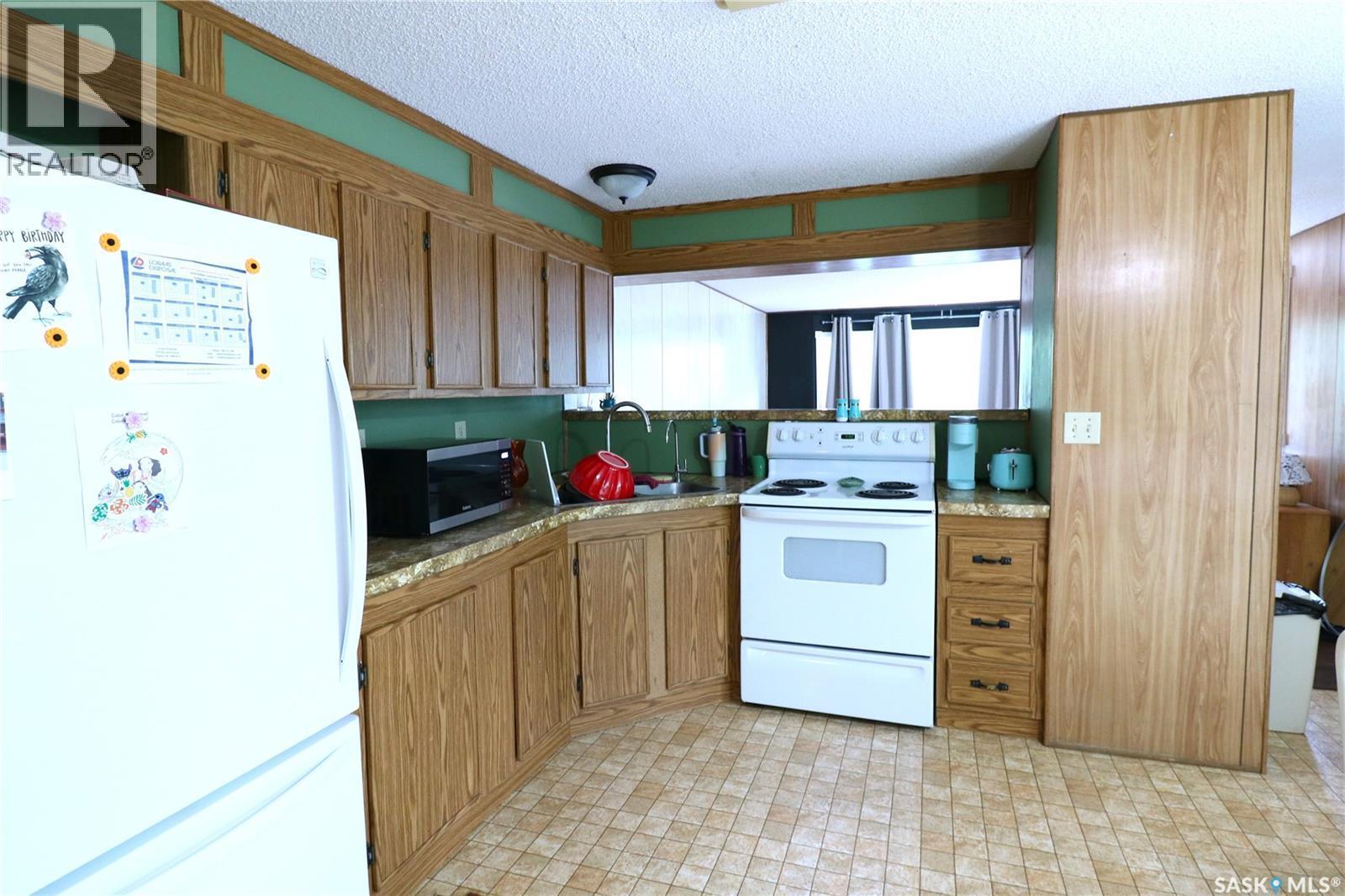 319 4Th Avenue, Kelliher, SK