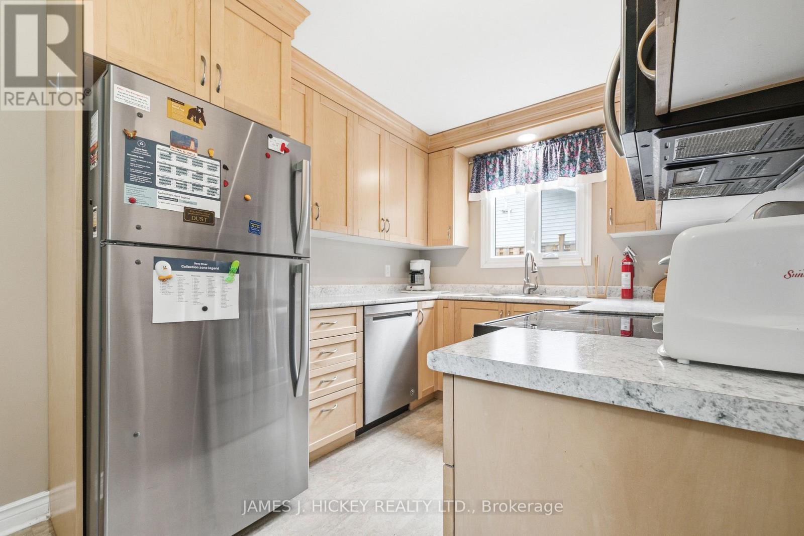 80 Beach Avenue, Deep River, ON