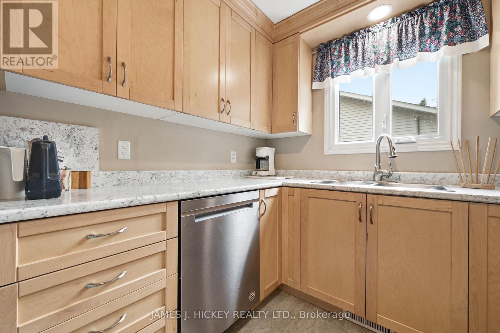 80 Beach Avenue, Deep River, ON