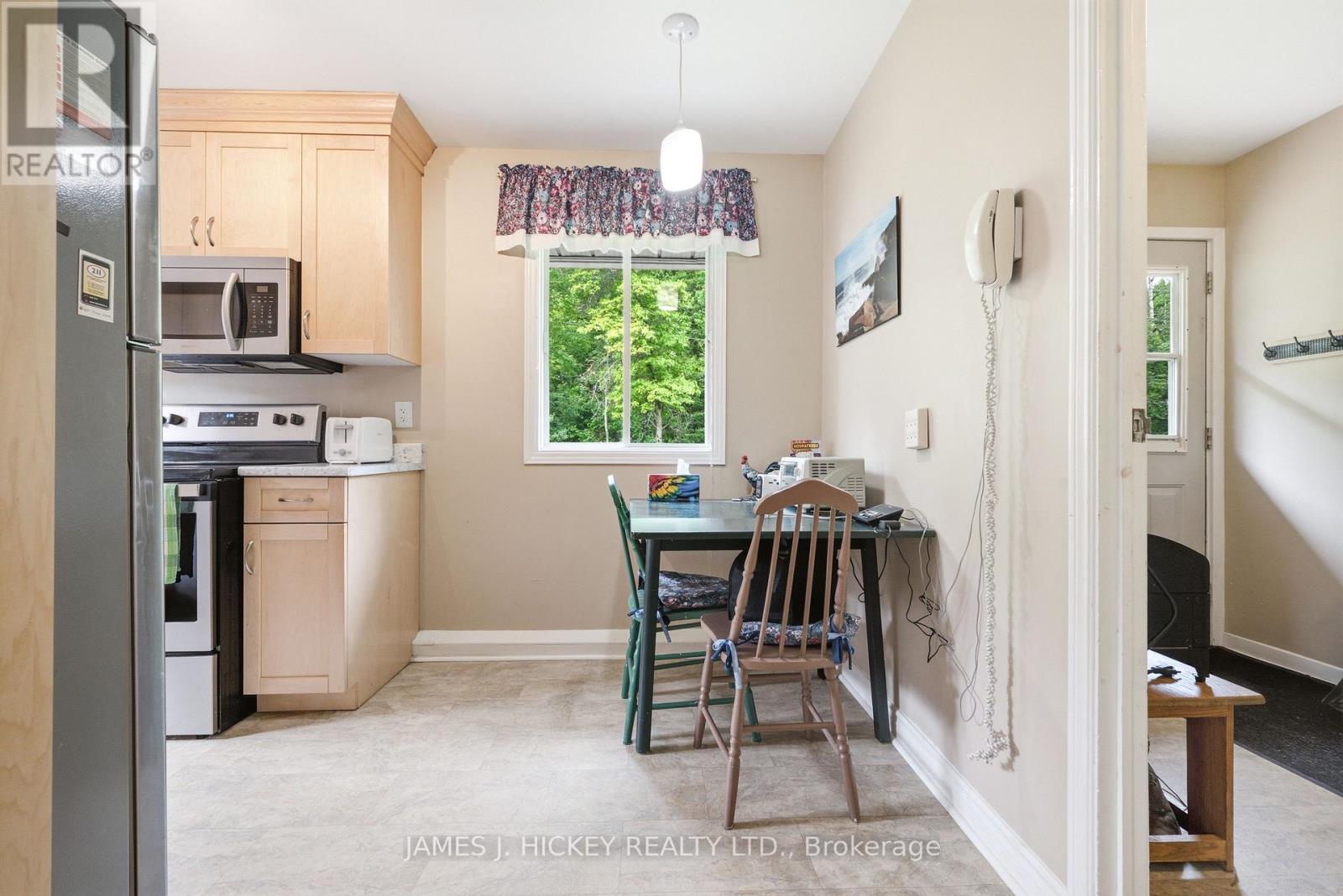 80 Beach Avenue, Deep River, ON